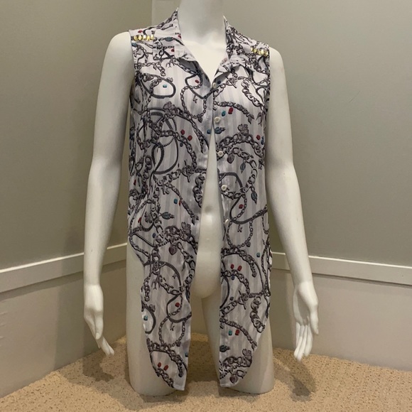 H&M Conscious button up sleeveless blouse. Knot tie front. Size 8 medium. - Picture 3 of 10